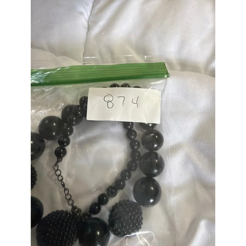 Chunky Black Graduated Bead Statement Necklace with Textured Berry‎ Accents